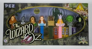 NEU PEZ SAMMLERSTÜCK WIZARD OF OZ 70. JAHRESTAG GESCHENKBOX 8 FIGUREN VERSIEGELT - Bild 1 von 1