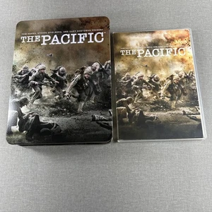 Der Pazifik 6 DVDs Blechdose Set HBO Serie & Krieg an der Heimatfront DVD 2010 - Bild 1 von 13