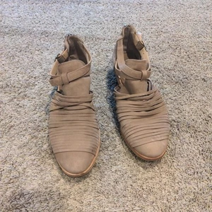 Vince Camuto Womens Pamelle Boot Size 9.5 Tan Taupe Nubuck Sliced Leather Sandal - Picture 1 of 10