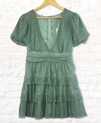 NUEVO MINI VESTIDO KESTAN Nicole con volantes en capas verde menta brillante talla mediana $145 Foto 1 de 4