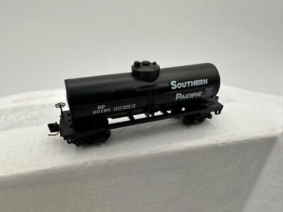 Southern Pacific, 39' Single Dome Tank Car, Rd# SP 80190 - Image 1 of 2