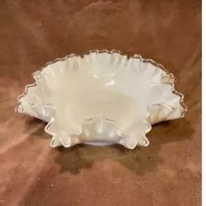 Vintage Fenton Silvercrest 11" Milchglas gekräuselt geraffter Rand Schüssel - Bild 1 von 5