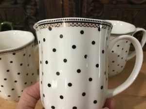 Juego de 4 tazas Grace’s Teaware Josephine Polk A Dot blanco y negro - Imagen 1 de 5