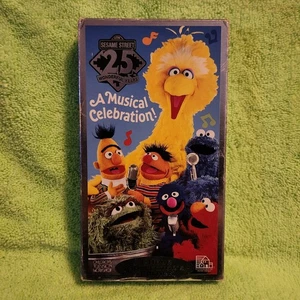 Sesame Street 25th Birthday A Musical Celebration (VHS, 1993) Elmo Big Bird PBS  - Imagen 1 de 4