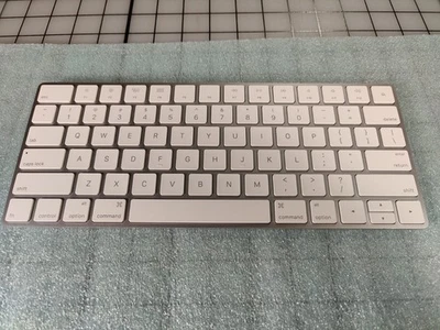 Apple Magic Keyboard, White - Model A1644 (MLA22LL/A) USA Layout - Image 1 of 4
