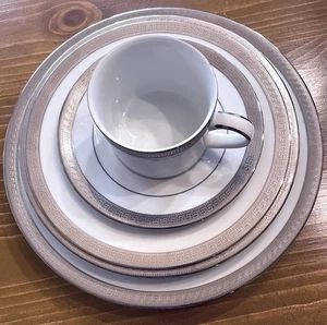 2 ESTATE WALLACE HERITAGE PLATINUM PANTHEON SILVER GREEK KEY 5 PC PLACE SETTING - Picture 1 of 4