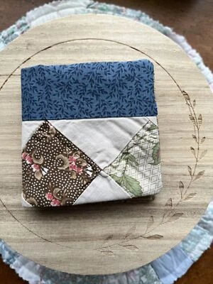 Hecho a mano con edredón vintage, guardián de agujas, estuche de agujas, soporte de agujas, Foto 1 de 3