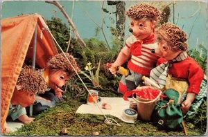 Vintage Switzerland Greetings Postcard Hedgehogs / Camping Scene No 719 / Unused - Imagen 1 de 2