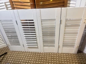 Coppia persiane in legno con persiane stile piantagione 20”x 31 5/8” larghezza interno bianco - Foto 1 di 4