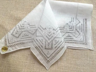 DE COLECCIÓN HANKY AÑOS 60 LINO DIBUJADO A MANO TRABAJO BORDADO BLANCO ENROLLADO A MANO ETIQUETA NUEVA Foto 1 de 4