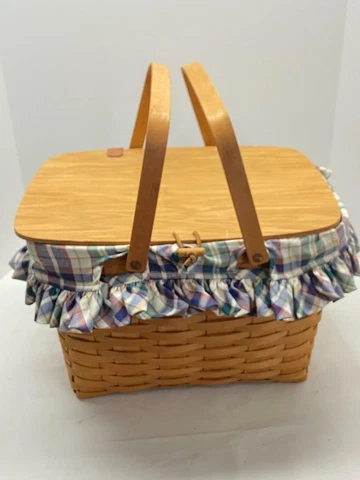 1999 Longaberger PICNIC BASKET with Protector, Liner and Wooden Rack Cover