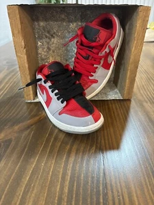 ๐ Nike Big Kids Air Jordan 1 Low Cement Gray & Red Sneakers 6.5Y - Picture 1 of 10