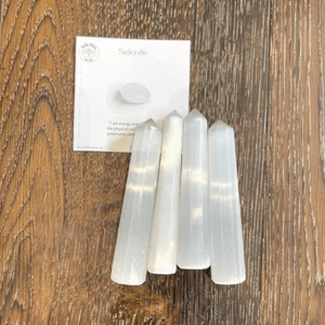 Selenite Polished Crystal Tower Directing Energy Serenity Cleansing Crown Chakra - Picture 1 of 1