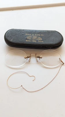 Antique Victorian Rimless Nose Pincher Spectacles Chain Ear Piece Sioux City IA - Image 1 of 4