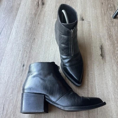 Botas Windsor Smith Talla 7.5 Cuero Negro Cremallera Frontal Bloque Tacón Grueso Edgy Geniales Foto 1 de 4