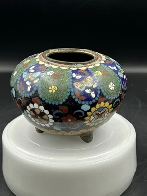Quemador de incienso de tres patas con motivo de flor arabesca cloisonné cobre Meiji Foto 1 de 4