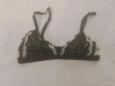 Sujetador para mujer marca Cosmopolitan talla 6M sin alambres. Foto 1 de 2