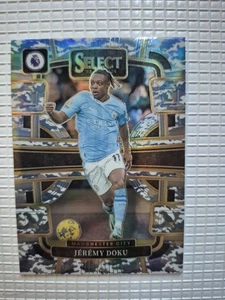 23-24 Panini Select Premier League Terrace Jeremy Doku #63 Blue Camo Prizm /110 - Bild 1 von 2