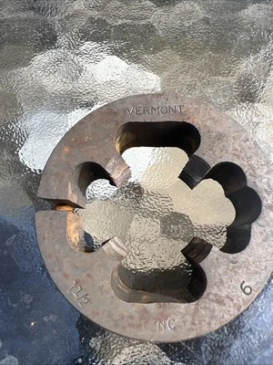 Vermont 1 1/2 No 6 round Pipe Threading  - Image 1 of 4