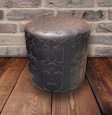 Taburete hecho a mano inspirado en cruz cromada para decoración del hogar en negro Foto 1 de 4