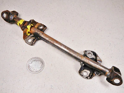 79 SUZUKI DS185 FOOTPEG FOOT PEG STEP BAR BRACKET - Image 1 of 4