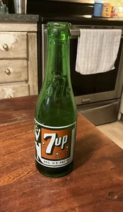 1942/1943 Super Rare Raised Embrossed Neck 7up Bottle (must See) - Picture 1 of 4
