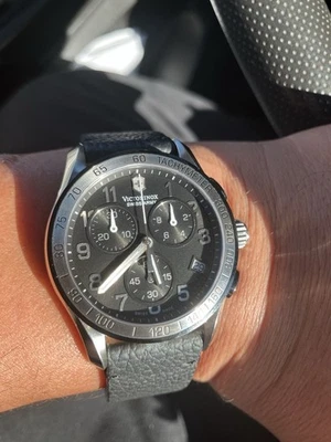 Chronograph Classic Swiss Army Victorinox 241404 Men’s Watch Amazing Condition - Image 1 of 4