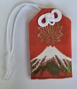 Amuleto de la suerte japonés Omamori protección amuleto rojo/buena fortuna monte Santuario Fuji - Imagen 1 de 2