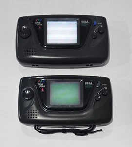 2 SEGA GAME GEARS AMBOS SE ENCIENDEN PERO NO FUNCIONAN COMO ESTÁN PARA PIEZAS O REPARACIÓN  - Imagen 1 de 8