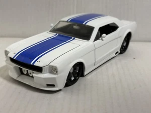 JADA BIGTIME BTM 1965 FORD MUSTANG GT WHITE / BLUE STRIPES 1:24  NEW NO BOX - Picture 1 of 12