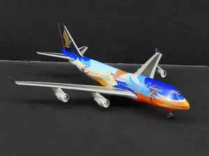 Dragon Wings 1:400 Singapore Airlines Boeing 747-400 9V-SPL Tropical 55119 - Picture 1 of 7