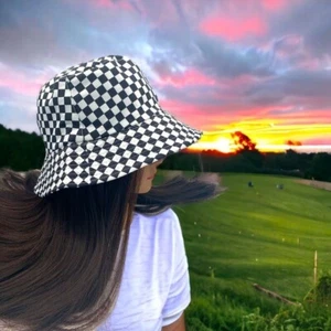 Boutique Blanco y Negro Cuadros Totalmente Reversible Sombrero Cubo Moda OSFM Checker - Imagen 1 de 6