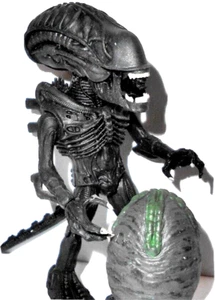 ALIENS Loyal Subjects XENOMORPH schwarz matt komplett Action Vinyls 2019 - Bild 1 von 2