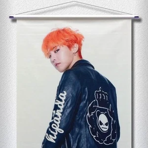 Poster a grandezza naturale G-Dragon con oggetto firmato - Foto 1 di 3