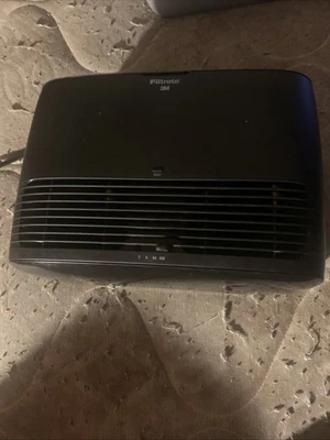 Purificador de aire Filtrete by 3M, habitación pequeña, 80 m² Modelo FAP-TT-ADH de pies Foto 1 de 4