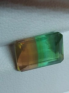 Bi color fluorite gemstone - faceted natural Fluorspar 4.35 CTS - Bild 1 von 10