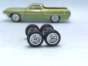 R074 Matchbox 1:64 Real Riders # Cut Tri Spoke Chrome 11mm Short, Rubber Wheels - Bild 1 von 4