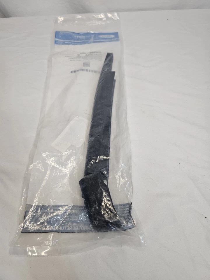 Ford OEM Rear Wiper Arm 9L1Z-17526-A Fits 07-17 Expedition / 07-17 Navigator - Image 1 of 4