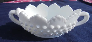 FENTON Milk Glass Hobnail Two Handeled Dish 7" mi USA - Picture 1 of 4