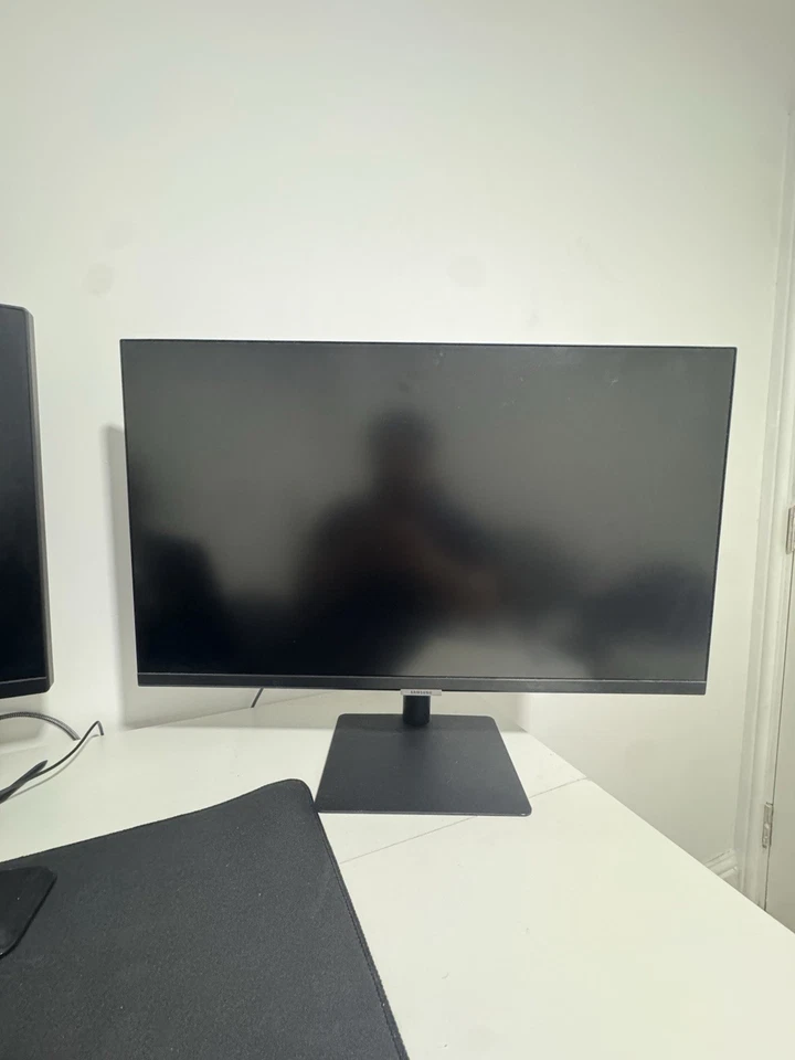 Samsung M5 27” Smart Monitor | FHD 1080p | DeX, Netflix, YouTube - Image 1 of 3