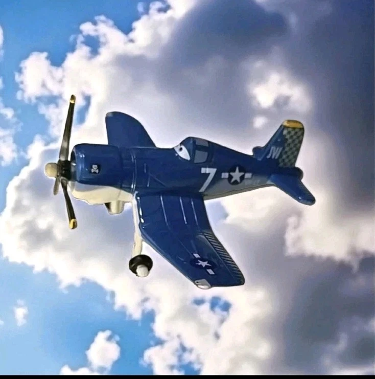 Aviones Disney Pixar Skipper Riley #7 Diecast Metal Fire & Rescue  Foto 1 de 4