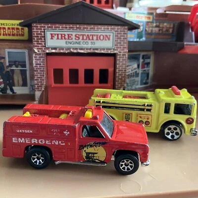 风火轮套装:1976 年食火者黄色消防车;1974 年 Baywatch 红色卡车复古 — 第 1/4 张图片