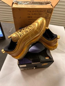 Nike Air Max 97 QS oro metallizzato CT4556-700 da uomo taglia 7,5 US / 6,5 UK / 40,5 EU - Foto 1 di 11