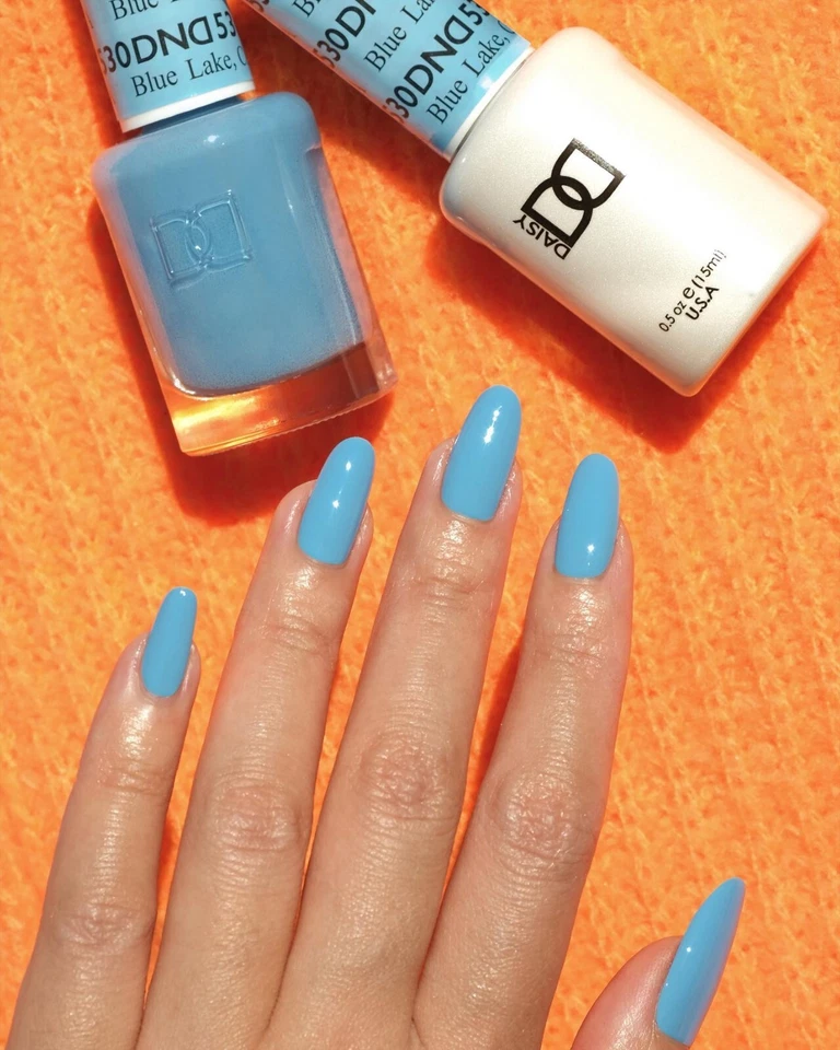 DND - Esmalte en gel y esmalte de uñas a juego - 530 Blue Lake Foto 1 de 1