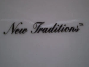 NEW TRADITIONS CREAMER GOLD ENCRUSTED - Picture 1 of 3