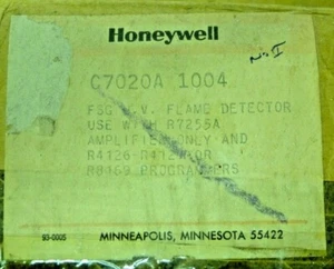 HONEYWELL C7020A 1004 FLAME DETECTOR - Picture 1 of 4