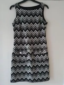 Ladies Black & White Zig Zag Patterned Dress - Picture 1 of 9