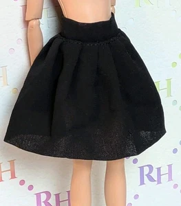 Minifalda corta negra elegante para uso profesional se adapta a muñecas Barbie de 11,5" HECHA PARA MOVER - Imagen 1 de 8