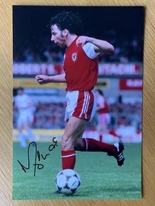 Mickey Thomas signiertes Wales Foto Echtheitszertifikat 12x8 (h) - Bild 1 von 1