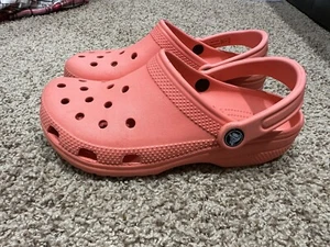 Crocs Big Girls Size 6 Youth OR Women’s 8 Salmon Coral Pink Color - Picture 1 of 9